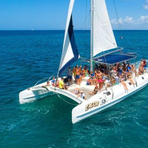 Île de Saona : Excursion en bateau d'une journée avec déjeuner buffet et boissons