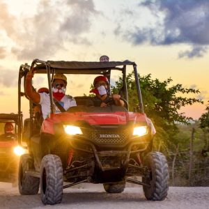 Punta Cana: Buggy-Tour bei Sonnenuntergang mit Höhlenschwimmen und Tanzshow