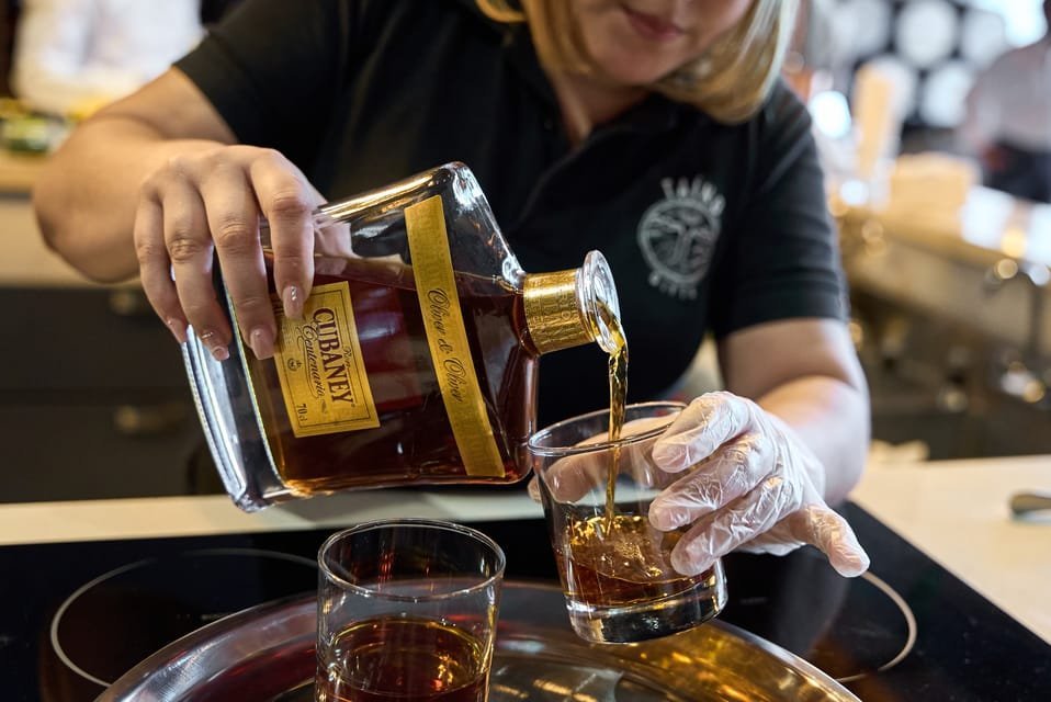 Punta Cana: Oliver & Oliver Rum Tasting & Pairing Experience - Immagine 8