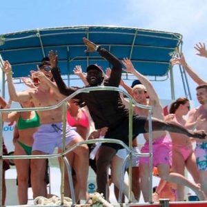 Punta Cana: Jelouma Partyboot mit Hin- und Rücktransfer2
