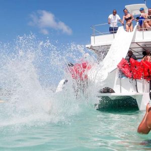 Party Boat in Punta Cana/Free Drinks and transportation inc